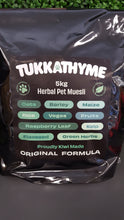 Load image into Gallery viewer, 5kg Herbal Pet Muesli. 100% all natural ingredients including oats, barley, maize, rice, veges, fruits, kelp, flaxseed and herbs.
